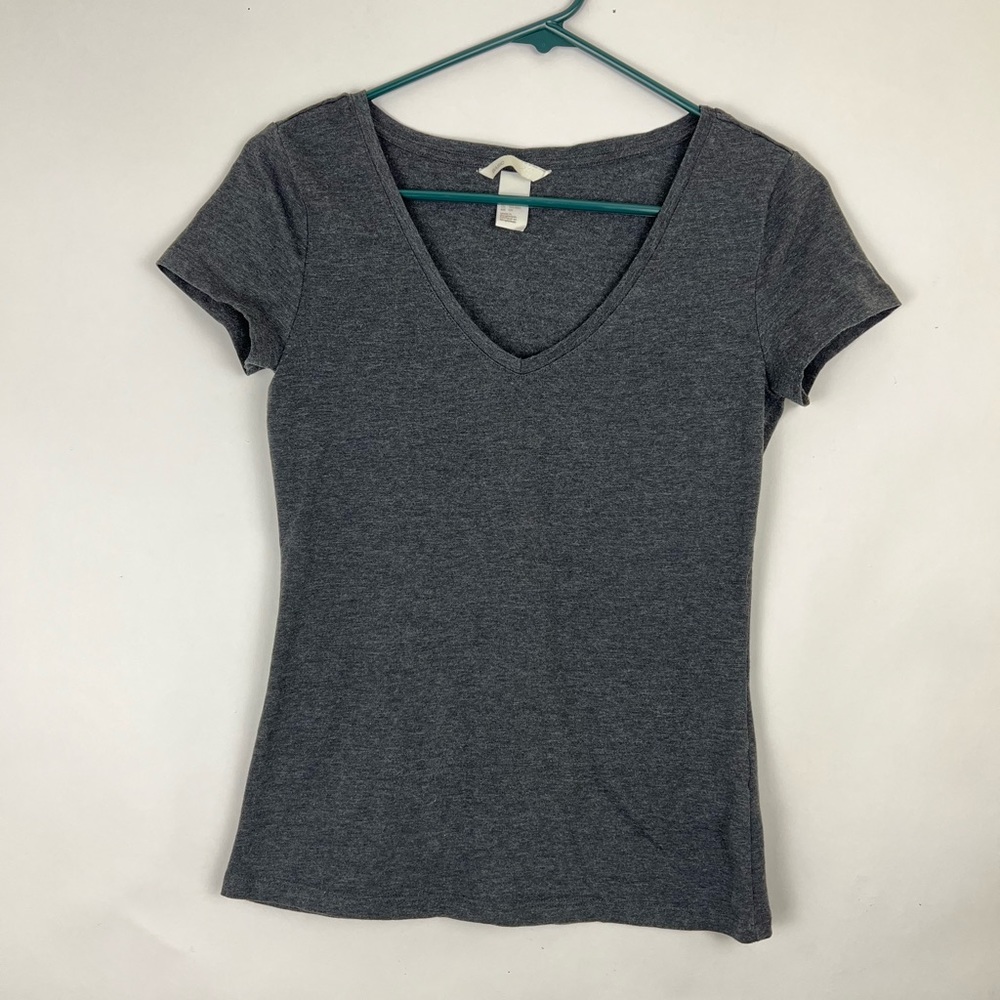 H&M v-neck shortsleeved t-shirt charcoal S